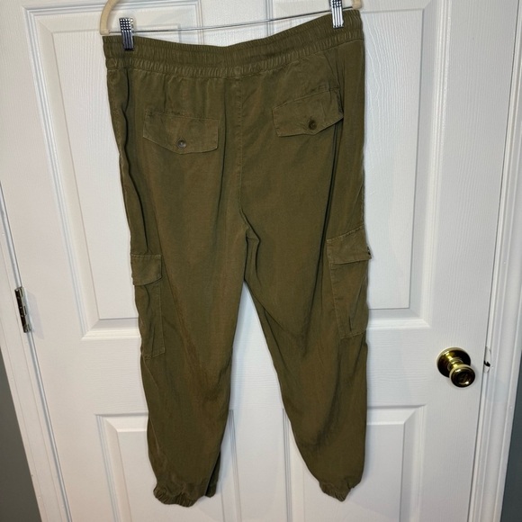 Cloth & Stone Olive Ankle Tencel Joggers Elastic around Ankles Size Large GUC - Picture 3 of 9